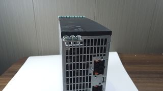 이중 축 드라이브 2x5A 컴팩트 전원